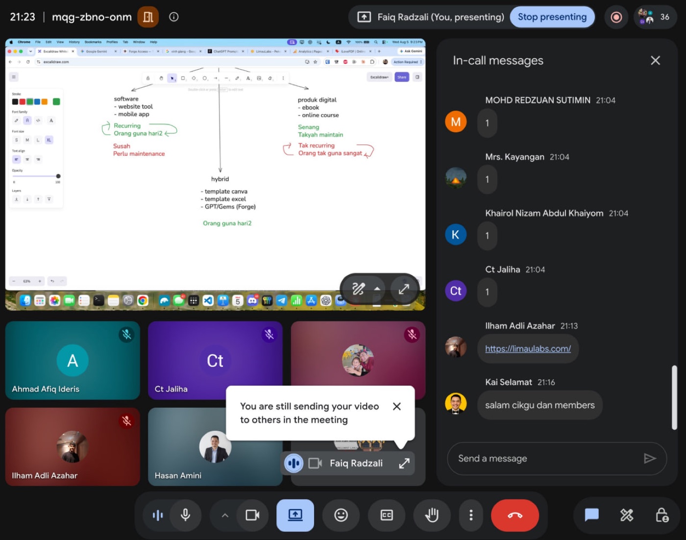 Faiq mengendalikan sesi kelas PandaiTech secara live online